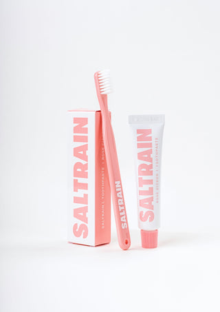 SALTRAIN 牙刷牙膏組合套裝 (粉色 100g) 放在杯中