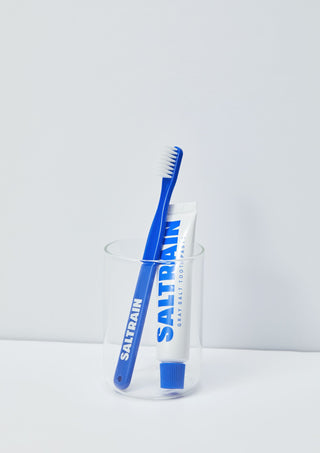 SALTRAIN 牙刷牙膏組合套裝 (藍色 100g) 放在杯中