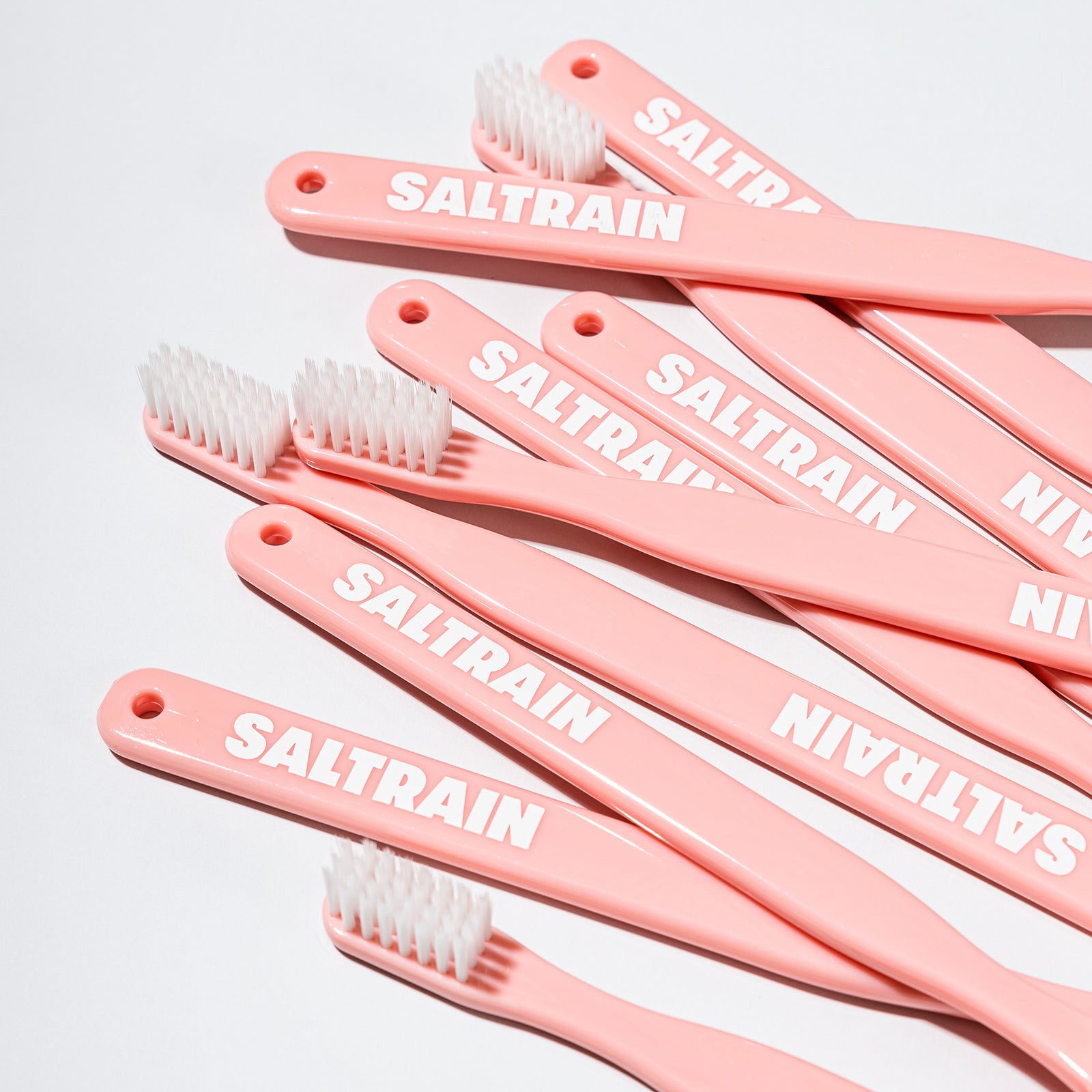 多支 SALTRAIN 牙刷 (粉白色)